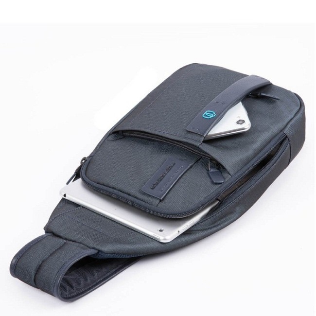 Single shoulder Piquadro P16 blue - CA4827P16 / CHEVBLU