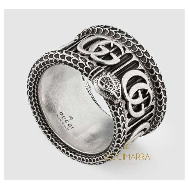Anello Gucci Garden a fascia in argento con logo GG