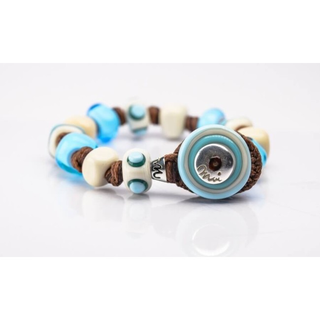 Bracciale Moi Battigia con perle in vetro bianche e celesti unisex