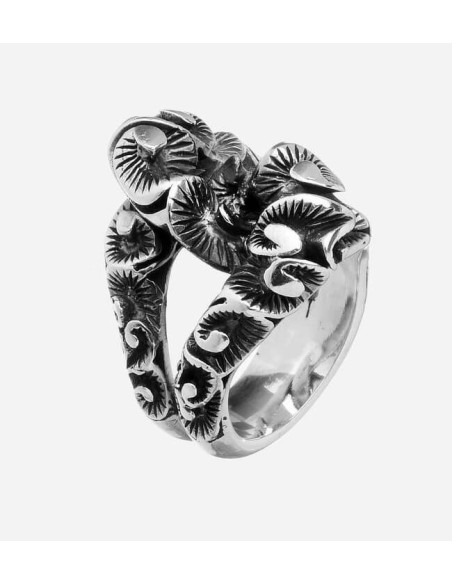 Maria and Luisain chevalier ring in inlaid burnished silver -AA0052