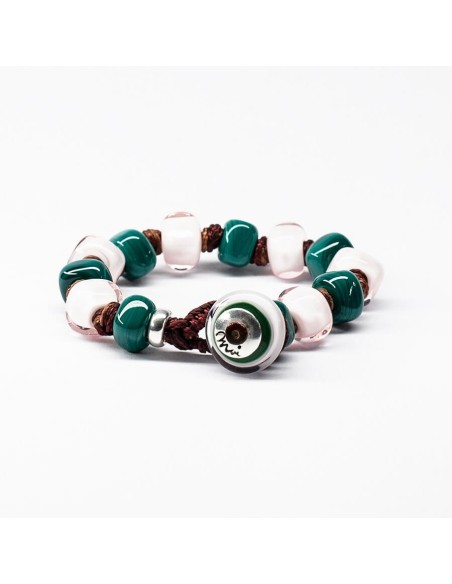 Bracciale Moi Cloe con perle in vetro verde e rosa.