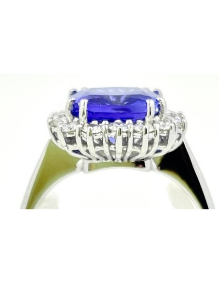 Ring with blue Tanzanite cushion 6x6mm and natural diamonds