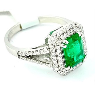 Two carat Colombian Emerald ring in gold and diamonds 2