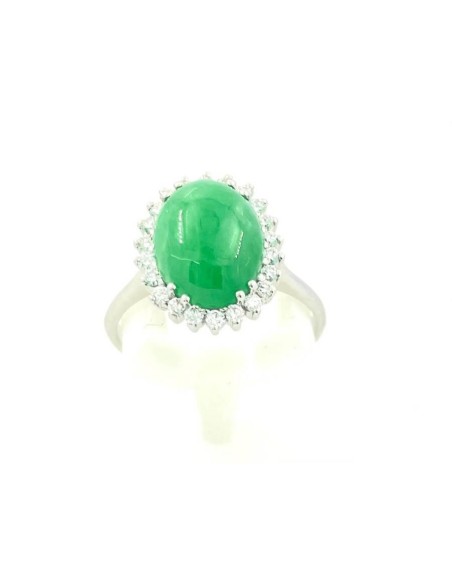 Ring mit ovaler grüner Jade in Weißgold und natürlichen Diamanten