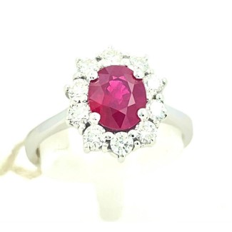 Ring with Natural Burmese Ruby oval in gold and natural diamonds