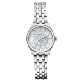 Hamilton Watch Jazzmaster Frau mit hellen Auto