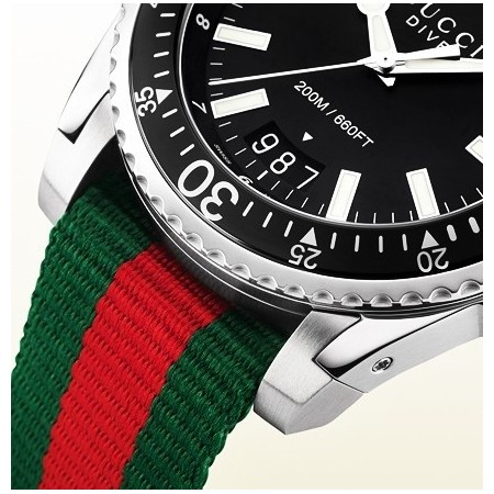 Gucci Man-Dive Übergrösse Quarz YA136206