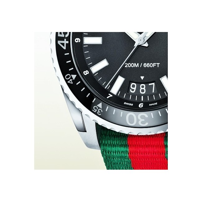 Gucci Man-Dive Übergrösse Quarz YA136206