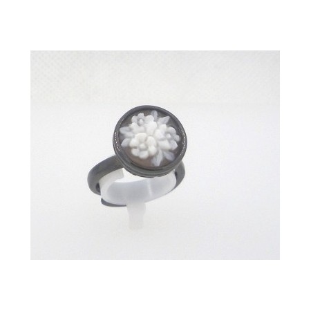 Italian Cameo ring in with cameo flower motif - A10