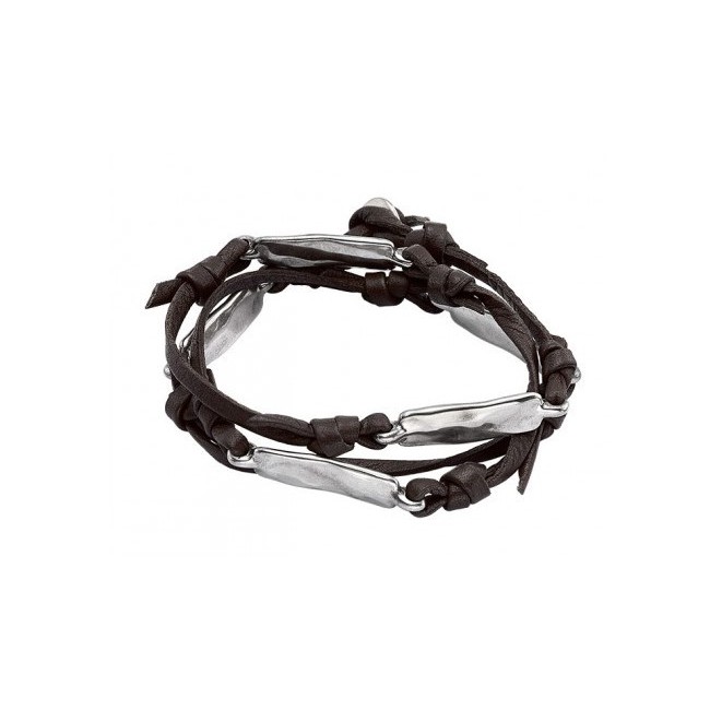 De50 durch das Nägel-Leder und Metall Armband ein Mann