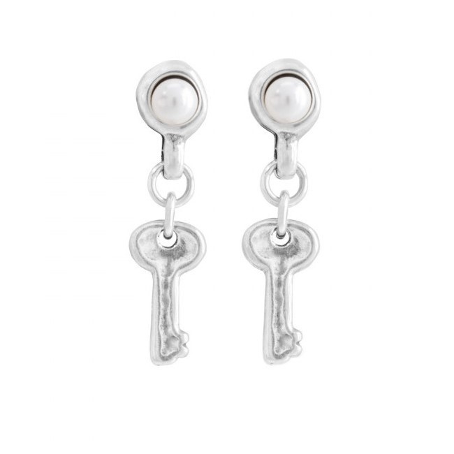 Dangling A de50 keyed Llavestruz and pearls