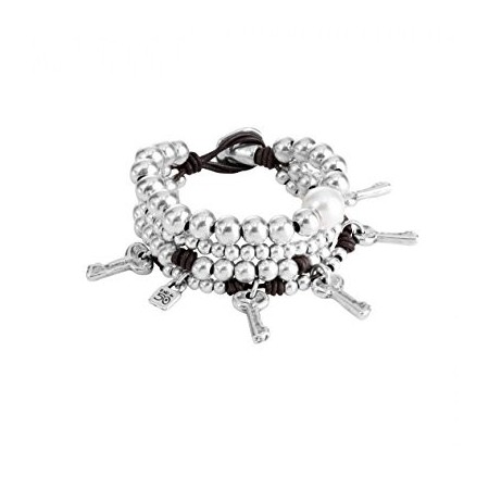 One bracelet de50 En tu casa o en my skin and wire pendants