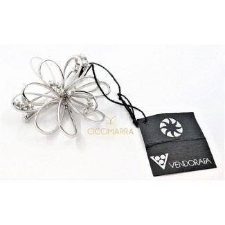 Vendorafa flower brooch, in white gold and diamonds