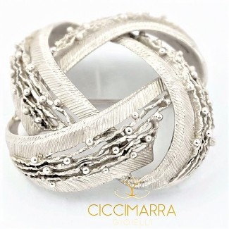 Spilla Vendorafa a fiore in oro bianco satinato