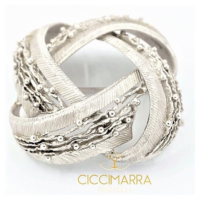 Vendorafa flower brooch in white satin gold