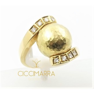 Vendorafa Sfera ring in hammered gold and diamonds